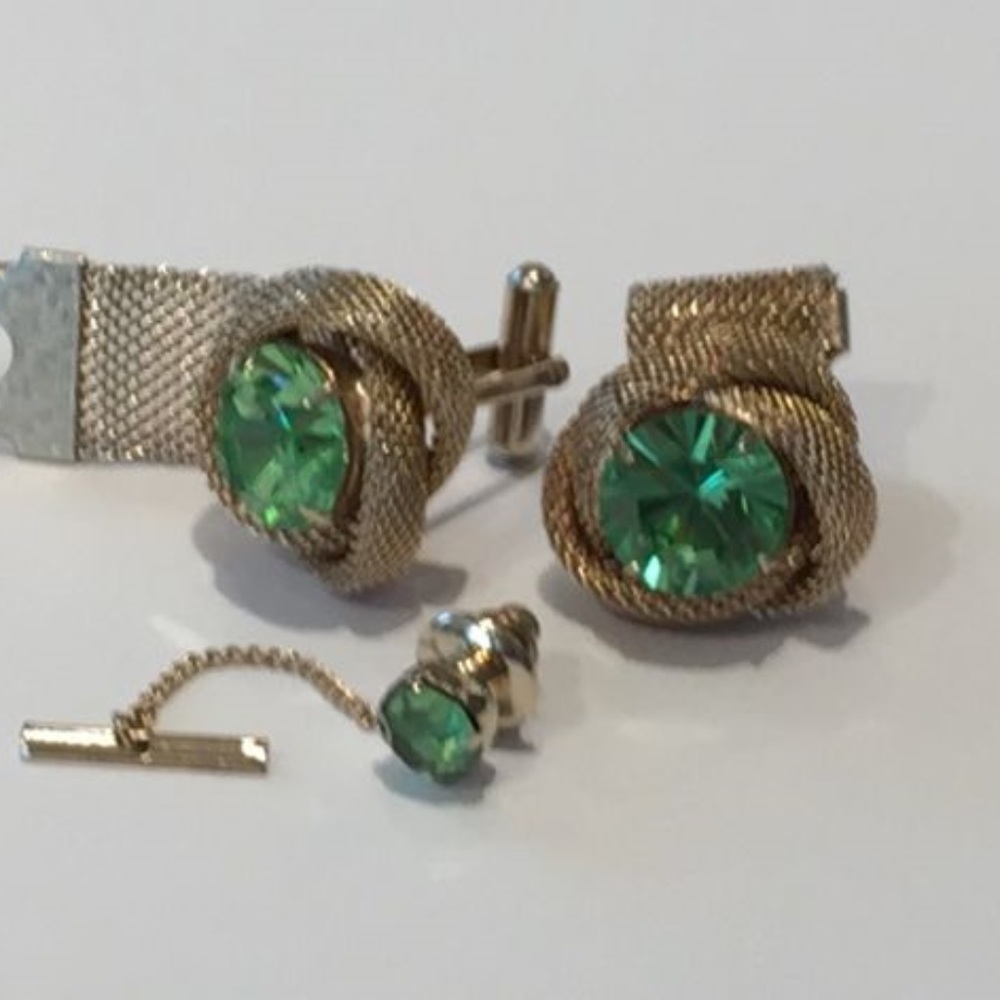 Vintage 1968 Citron-Green & Gold-Tone Cufflink Set